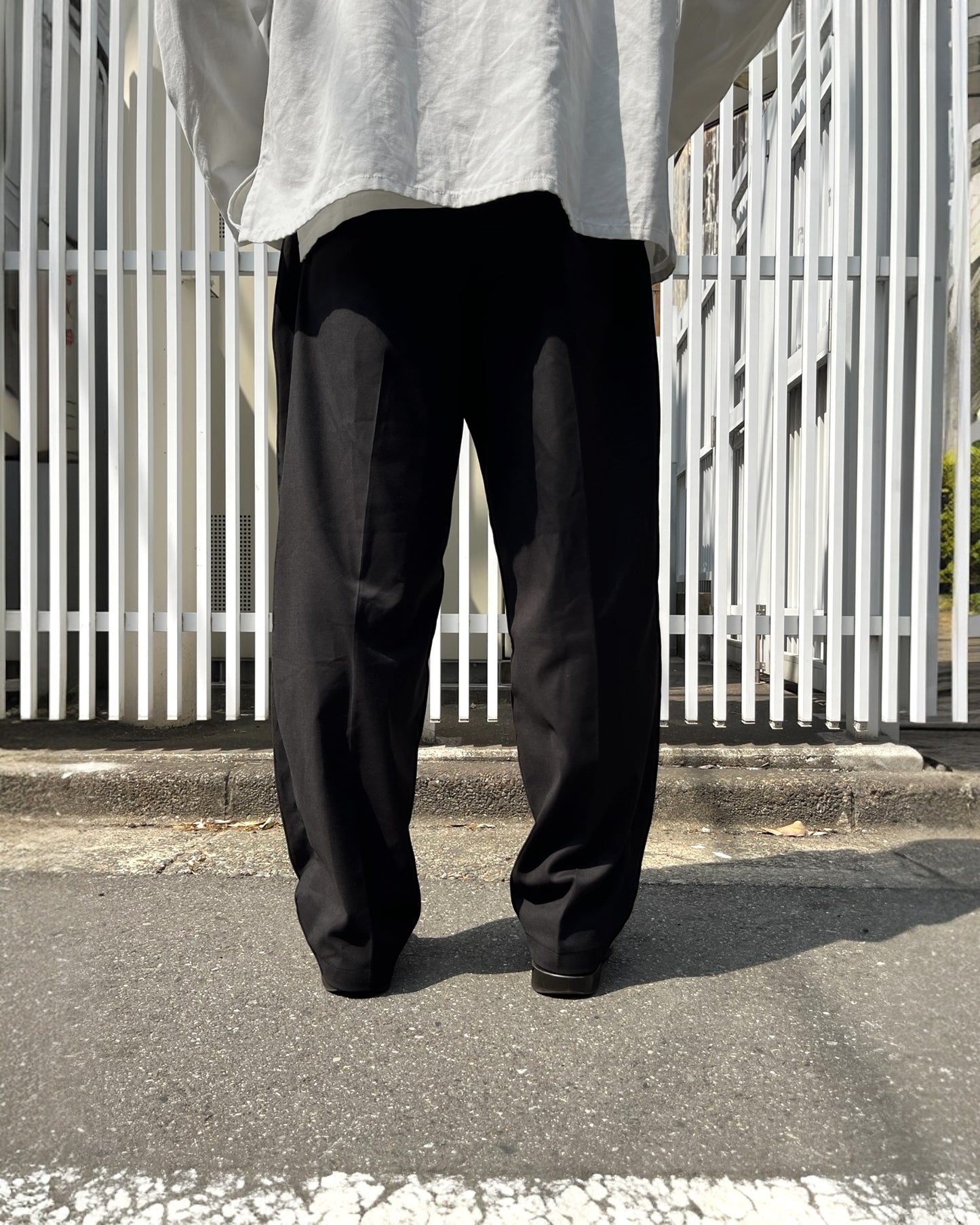 タックワイドパンツ